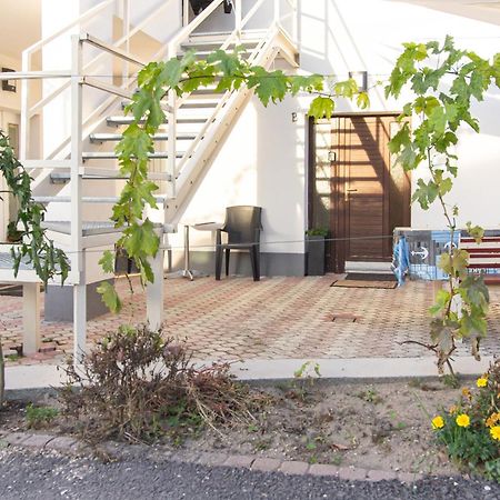 Deli Terasz B Apartman Free Parking, Self-Check-In Anytime Gyor Exterior photo