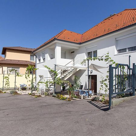 Deli Terasz B Apartman Free Parking, Self-Check-In Anytime Gyor Exterior photo