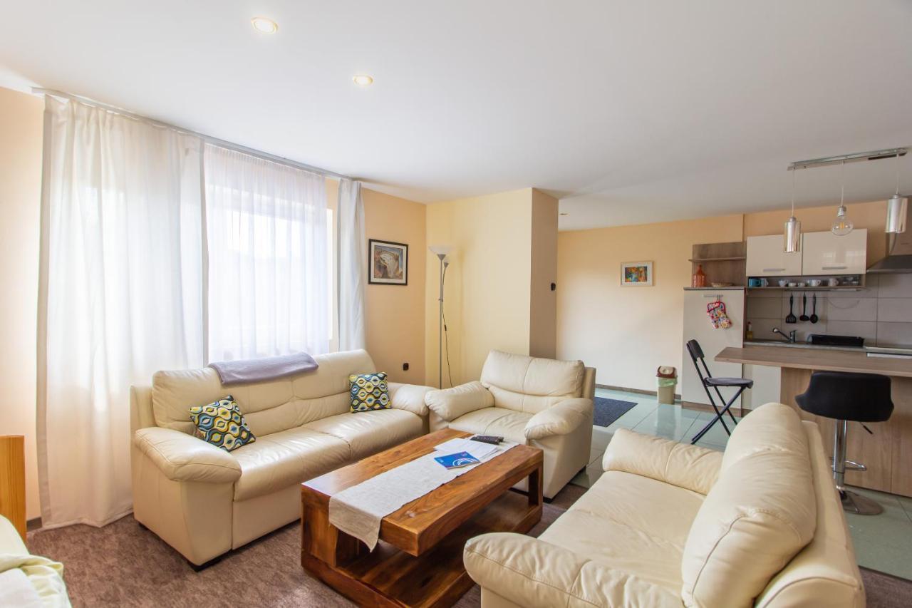 Deli Terasz B Apartman Free Parking, Self-Check-In Anytime Gyor Exterior photo